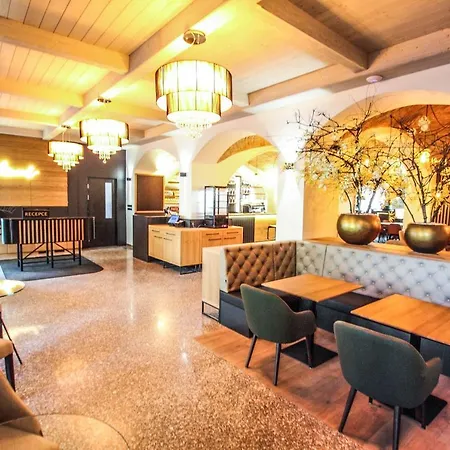 Mariel Отель Зноймо