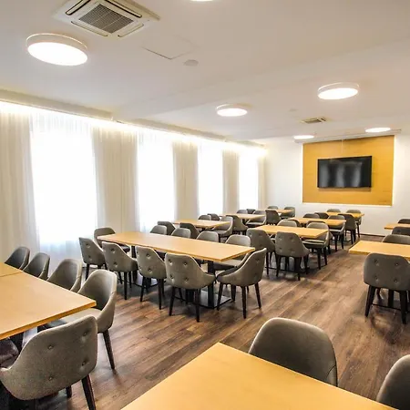 Mariel Отель Зноймо