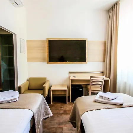 Mariel Отель Зноймо